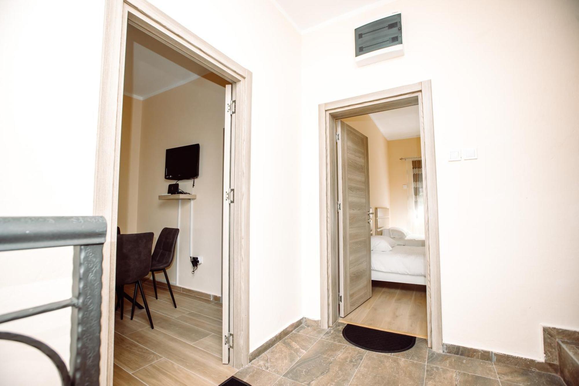 Apartmani Bulevar Cetinje Exterior photo